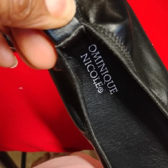 Classic Black Women's Flats - Picture 5 of 7